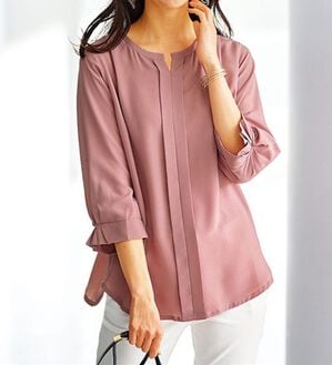 BELLUNA（ベルーナ）の「ひんやり機能付！袖タックキーネックブラウス（ブラウス）」｜ローズピンク