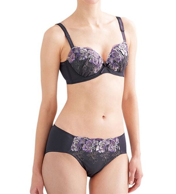 LAVIENNE（ラヴィエンヌ）の「背中美ブラ＆ショーツ（ブラジャー）」｜詳細画像