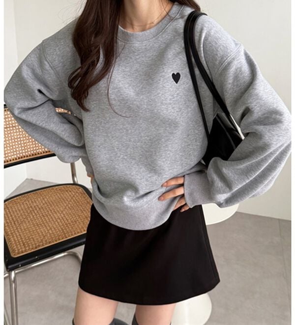 GeeRA（ジーラ）の「ロゴ＆ハート刺しゅう裏起毛スウェット（トレーナー・スウェット）」｜詳細画像