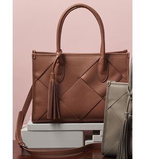 RANAN（ラナン）の「編み込みデザインタッセル付き２Ｗａｙハンドバッグ（ハンドバッグ）」｜ブラウン