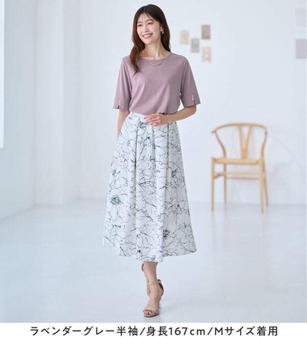 alotta（アロッタ）の「【選べる袖丈】柔らか綿混素材パール調ボタンＴシャツ（カットソー）」｜詳細画像