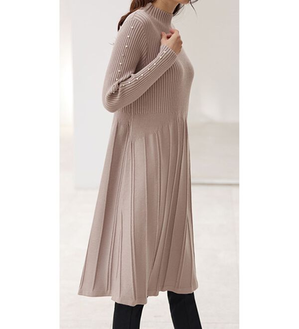 BELLUNA（ベルーナ）の「体型を拾いにくい！ビジュー使いプリーツ風ニットチュニックワンピース（チュニックワンピース）」｜詳細画像