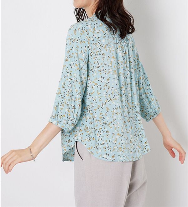 BELLUNA（ベルーナ）の「【接触冷感】レーヨン素材ギャザー使いプリントブラウス（ブラウス）」｜詳細画像