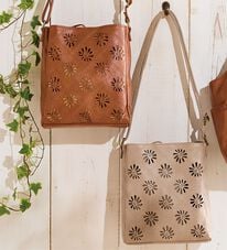 BELLUNA（ベルーナ）の「３層式カットワークミニショルダー（ショルダーバッグ）」