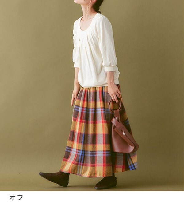 Viola e Viola（ヴィオラ エ ヴィオラ）の「【Ｍ～５Ｌ】綿１００％ふんわり胸元タックカットソー（カットソー）」｜詳細画像