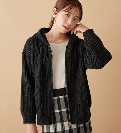 alotta（アロッタ）の「ケーブルニットジップパーカー（パーカー）」