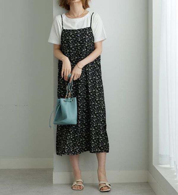 BELLUNA（ベルーナ）の「【2点セット】花柄プリントキャミワンピースアンサンブル（その他ワンピース）」｜黒系花柄