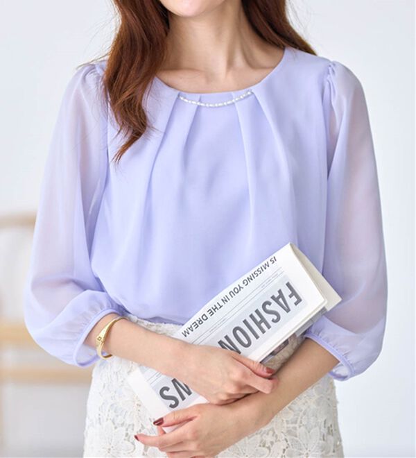 alotta（アロッタ）の「【５つの機能付】ひんやり！アクセ付シフォンタックブラウス（ブラウス）」｜詳細画像