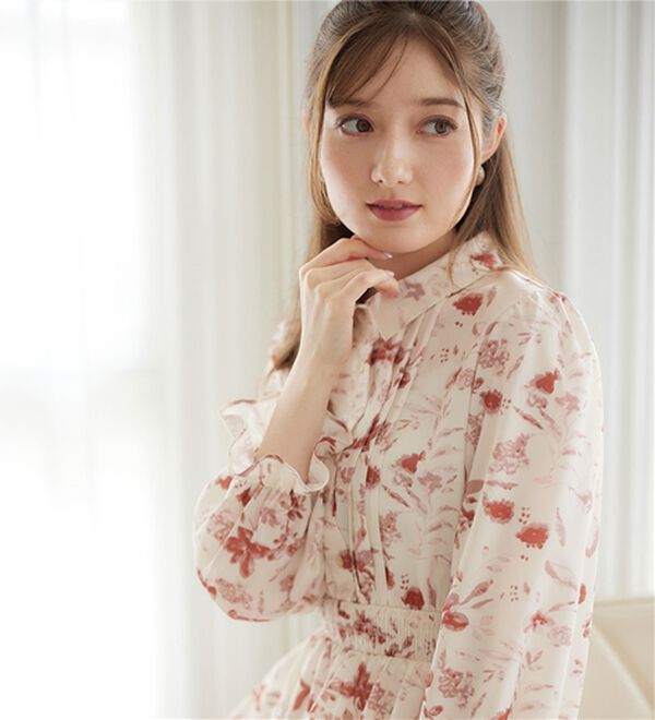 alotta（アロッタ）の「衿付ピンタック花柄ワンピース（プリントワンピース）」｜詳細画像