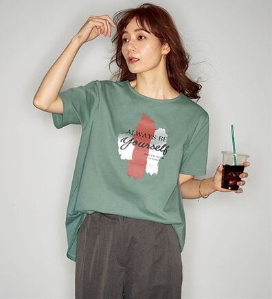 BELLUNA（ベルーナ）の「一枚で着映えるデコラＴ（Tシャツ）」