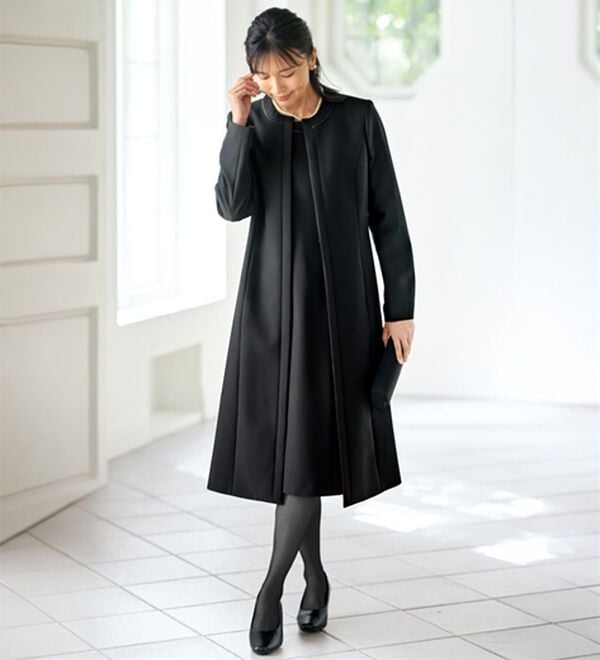 BELLUNA（ベルーナ）の「洗えるストレッチ！ロングジャケット　細見えワンピースアンサンブル（ブラックフォーマル（喪服・礼服））」｜黒