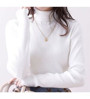 BELLUNA（ベルーナ）の「もちもちタートルネックニットプルオーバー（ニット・セーター）」｜オフ白