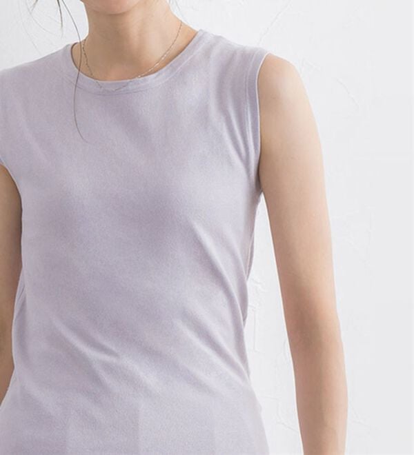 Pierrot（ピエロ）の「【洗濯機で洗える】ＯＮ／ＯＦＦシルクタッチノースリーブニット（ニット・セーター）」｜詳細画像