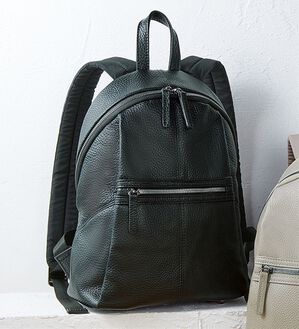 BELLUNA（ベルーナ）の「がばっと開いて多収納！牛革軽量リュック（リュック）」｜黒