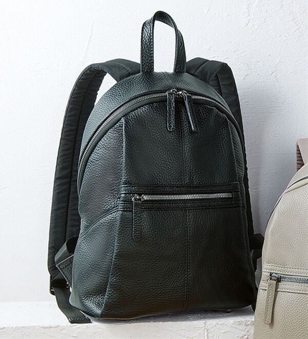 BELLUNA（ベルーナ）の「がばっと開いて多収納！牛革軽量リュック（リュック）」｜黒