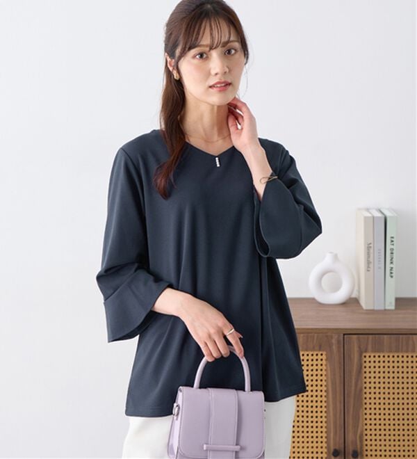 alotta（アロッタ）の「パール調ボタンフレアー袖ブラウスＴシャツ（ブラウス）」｜詳細画像