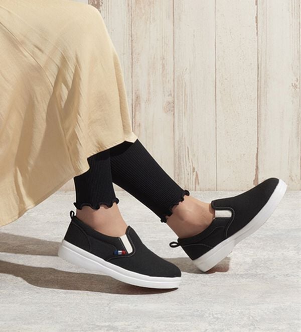 「【３Ｅ/４Ｅ選べる】スッと履ける超軽量はっ水スリッポンスニーカー＜Ｒｅｄ　Ｐｉｎｅ（レッド　パイン）＞（スリッポン）」｜詳細画像