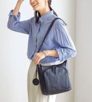 ルフラン（ルフラン）の「＜ズッケロ＞さっと取り出せる牛革バッグ（ショルダーバッグ）」｜ブラック