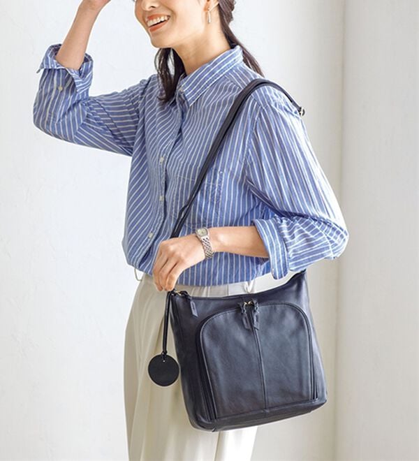 ルフラン（ルフラン）の「＜ズッケロ＞さっと取り出せる牛革バッグ（ショルダーバッグ）」｜ブラック