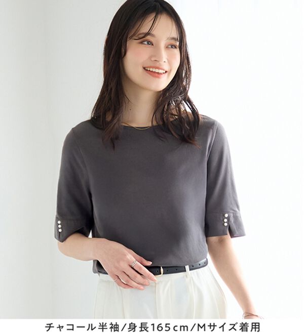 alotta（アロッタ）の「【選べる袖丈】柔らか綿混素材パール調ボタンＴシャツ（カットソー）」｜詳細画像