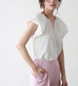 Pierrot（ピエロ）の「キーネックパフスリーブブラウス（ブラウス）」｜オフホワイト