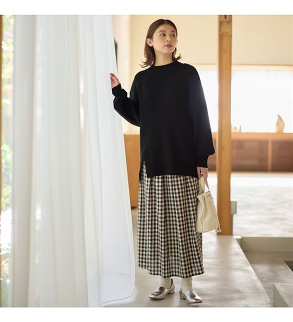 Viola e Viola（ヴィオラ エ ヴィオラ）の「【毛玉になりにくい・静電気防止】サイドスリットハイネックニット（ニット・セーター）」｜詳細画像