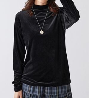 BELLUNA（ベルーナ）の「艶やかシアーベロア袖シャーリングプルオーバー（カットソー）」｜黒