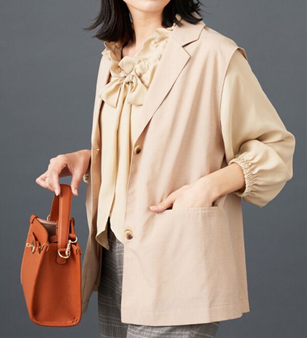 BELLUNA（ベルーナ）の「シアー素材ポケット付テーラードジレ（ジレ）」｜ベージュ