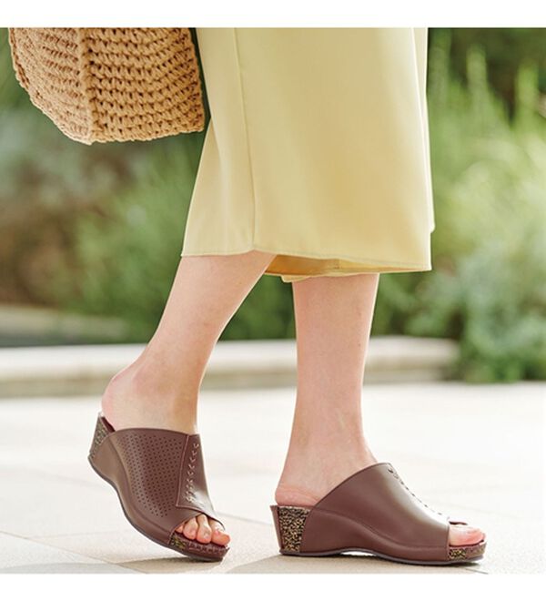 BELLUNA（ベルーナ）の「牛革柔らかフットベットウェッジサンダル（サンダル・ミュール）」｜詳細画像