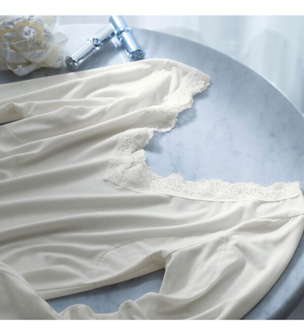 YU'NOW（ユナウ）の「【吸湿発熱】【抗菌防臭】汗取り付あったかインナー（首元深あきタイプ）（肌着・インナーウェア）」｜詳細画像