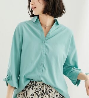 BELLUNA（ベルーナ）の「【吸水速乾】イージーケア！袖リボンシャツチュニック（チュニック）」｜セージ