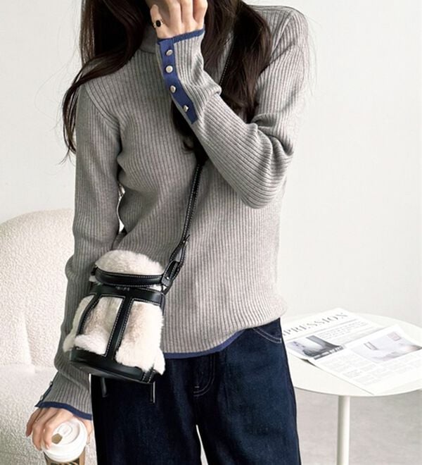 GeeRA（ジーラ）の「袖口ボタン配色ハイネックリブニット（ニット・セーター）」｜詳細画像