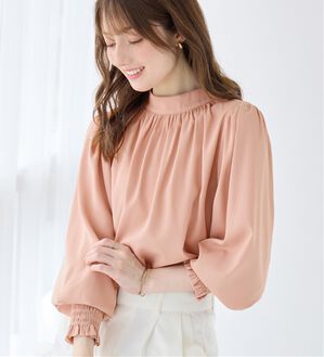 alotta（アロッタ）の「ボリューム袖上品とろみブラウス（ブラウス）」｜ピンクベージュ