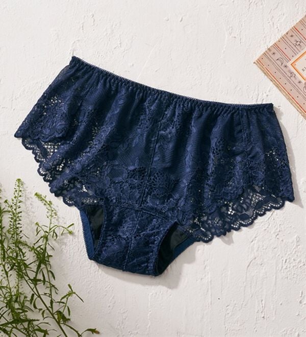YU'NOW（ユナウ）の「総レースサニタリーショーツ（ショーツ）」｜ネイビー