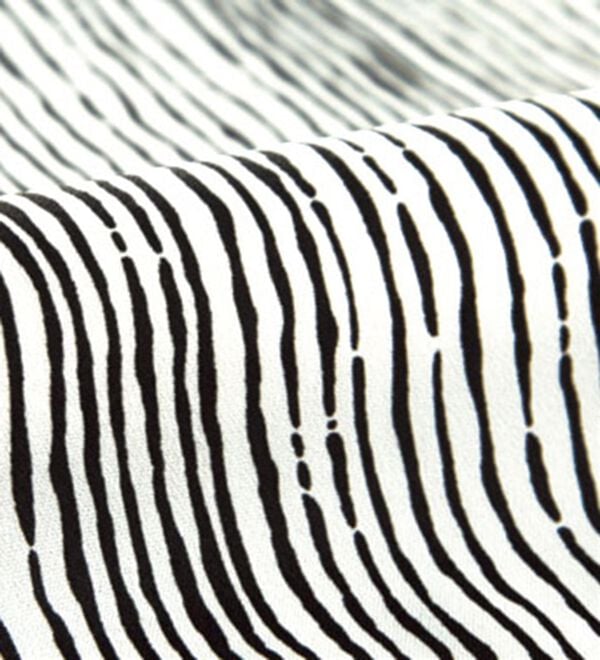 BELLUNA（ベルーナ）の「刺しゅうレース重ねデザインストライプチュニック（チュニック）」｜詳細画像