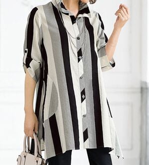 BELLUNA（ベルーナ）の「サッカー素材ストライプ柄シャツチュニック（シャツ）」｜オフ白／黒