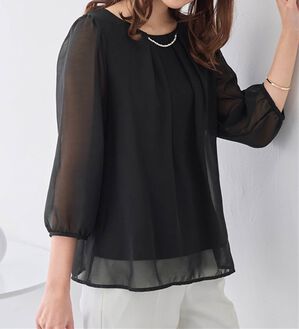 alotta（アロッタ）の「【５つの機能付】ひんやり！アクセ付シフォンタックブラウス（ブラウス）」｜ブラック