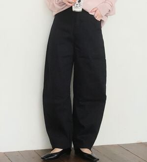 A HAPPY MARILYN（アハッピーマリリン）の「【大きいサイズ】【Ｌ～８Ｌ／選べる丈】トレンドスタイルのバレルパンツ（ワイドパンツ・ガウチョ）」｜チノ／ブラック