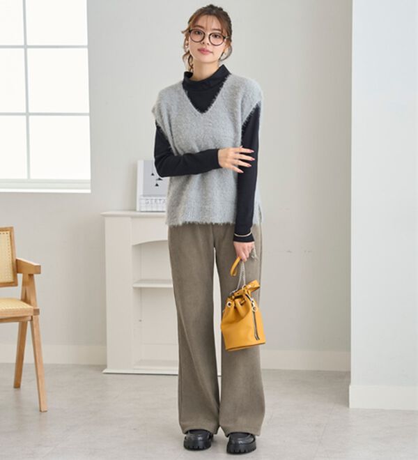 BELLUNA（ベルーナ）の「シュッと体型カバー！縦リブ素材裏ベロアフレアーパンツ（フルレングスパンツ）」｜詳細画像