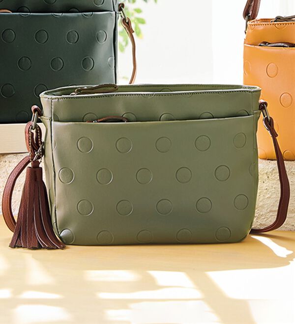 BELLUNA（ベルーナ）の「ドット型押ショルダーバッグ（ショルダーバッグ）」｜グリーン