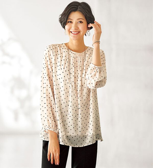 BELLUNA（ベルーナ）の「シフォン重ねタック使い小紋柄ブラウス（ブラウス）」｜アイボリー系