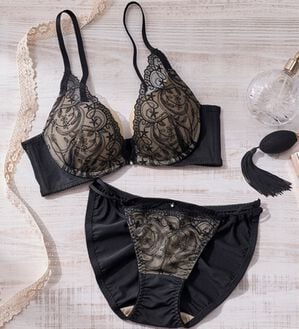 YU'NOW（ユナウ）の「谷間メイクのもちぷるブラ＆ショーツ（ブラジャー＆ショーツセット）」｜ブラック／ベージュ