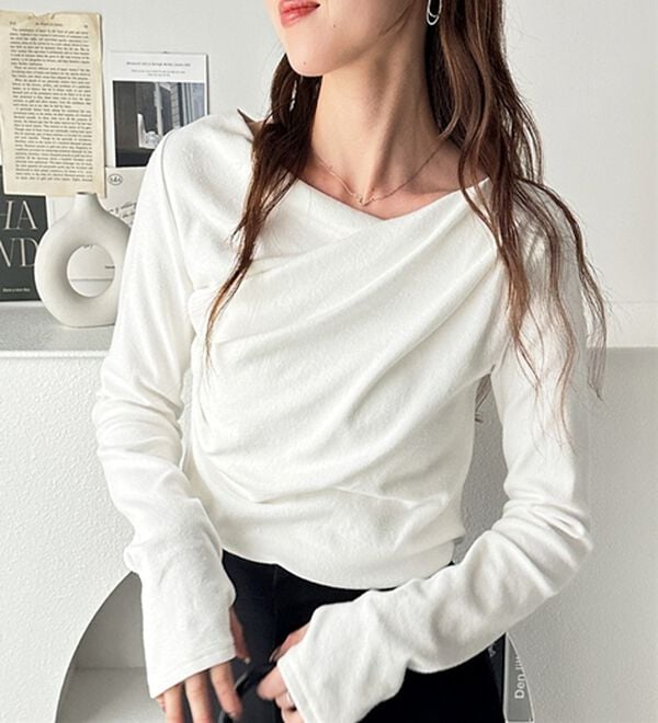 GeeRA（ジーラ）の「ドレープデザインカットソー（カットソー）」｜詳細画像