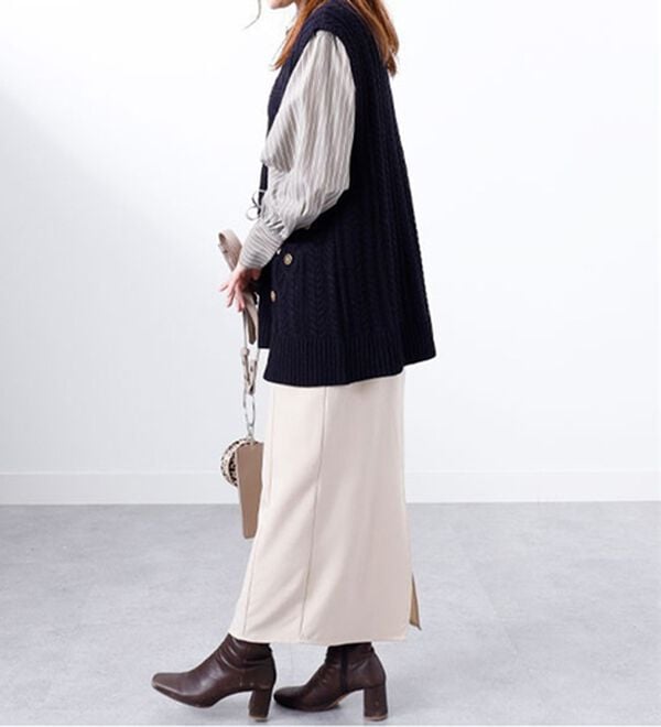 BELLUNA（ベルーナ）の「ゴールドボタン使いケーブルニットベスト（ベスト）」｜詳細画像