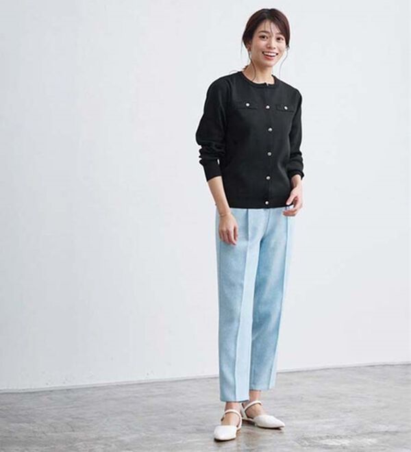 Pierrot（ピエロ）の「上品見えスポンジニットゴールドボタンカーディガン（ニットカーディガン）」｜詳細画像