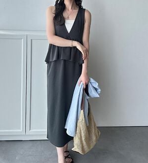 GeeRA（ジーラ）の「楽ちん！ペプラムジャンパースカート（ジャンパースカート）」｜チャコール