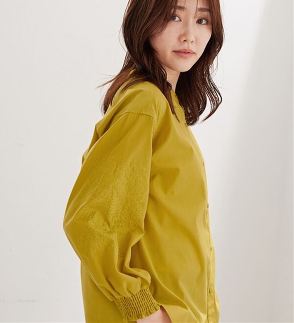 BELLUNA（ベルーナ）の「花柄袖刺しゅうデザインブラウス（ブラウス）」｜詳細画像