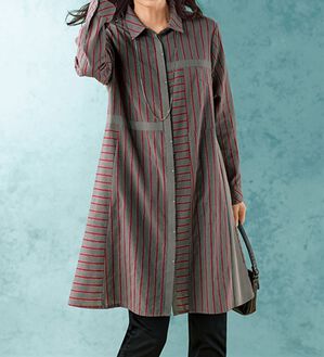 BELLUNA（ベルーナ）の「ランダムストライプ切替フレアーチュニック（チュニック）」｜グレー／赤系