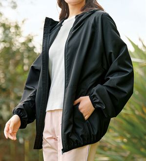 BELLUNA（ベルーナ）の「耐久はっ水パーカー（パーカー）」｜黒