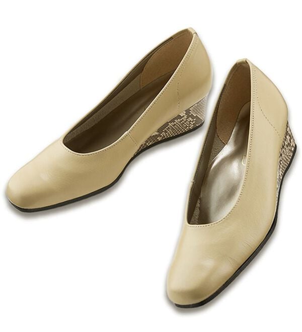 ルフラン（ルフラン）の「４Ｅ牛革お洒落ウェッジパンプス（パンプス）」｜ベージュ